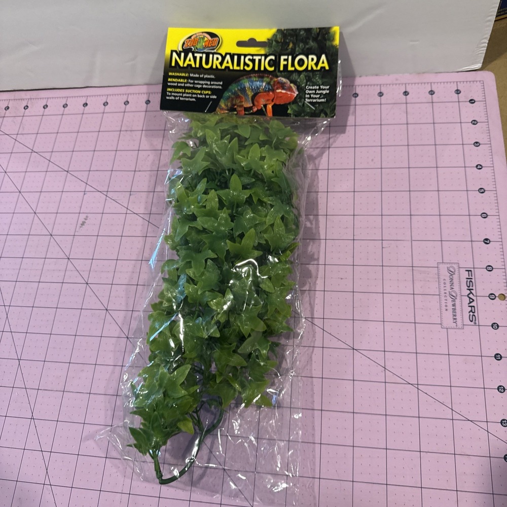 Zoo Med Naturalistic Flora Plastic Wall Mountable Plant Washable